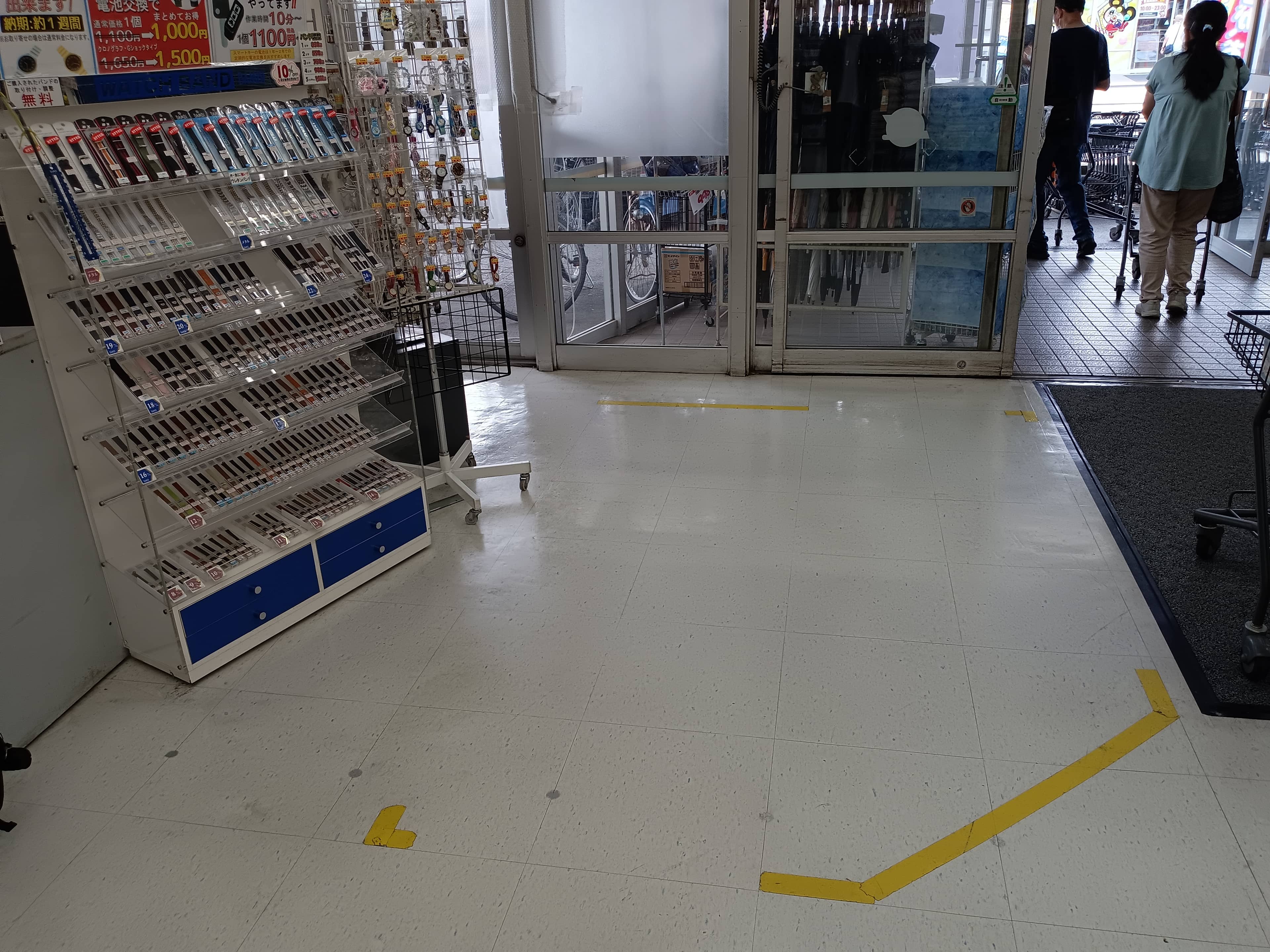 入口横 各種プロモーション、会員獲得イベントに最適なスーパーマーケットの屋内催事イベントスペース
