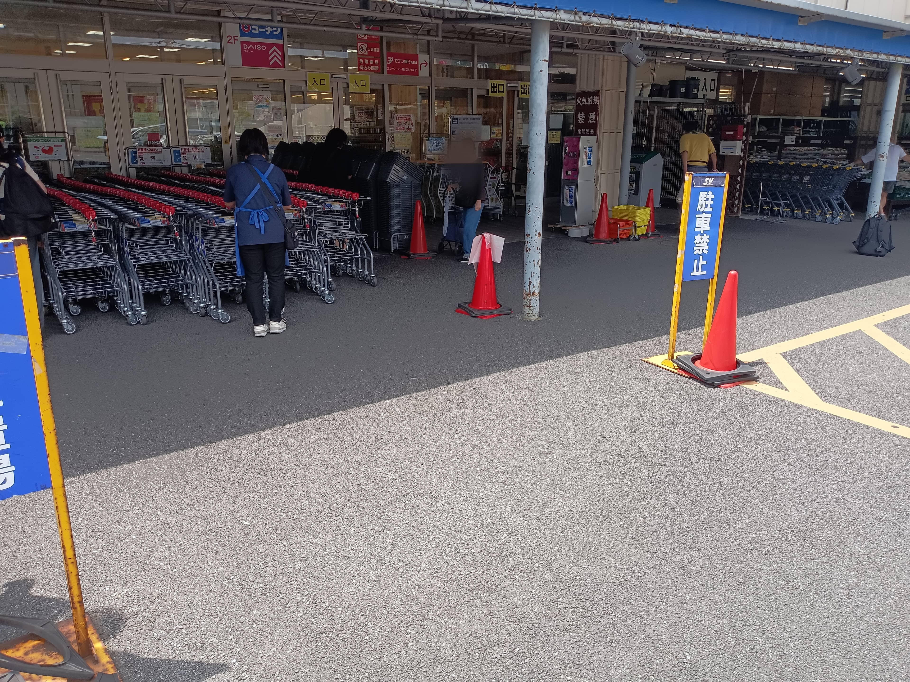 屋外駐車場 キッチンカー出店に最適なスーパーマーケットの屋外催事イベントスペース