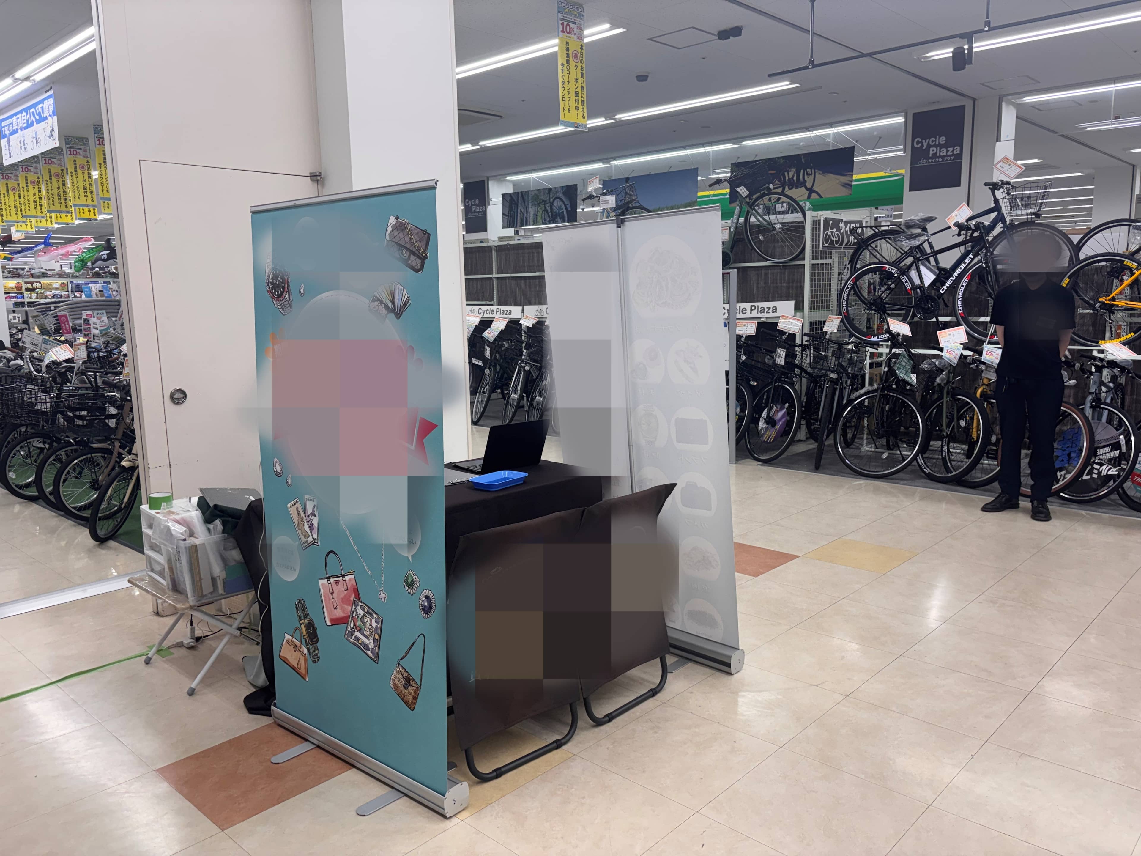 階段前 各種プロモーション、会員獲得イベントに最適なスーパーマーケットの屋内催事イベントスペース